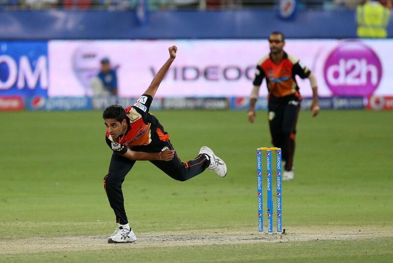 Sunrisers Hyderbad bowler Bhuvneshwar Kumar tossing a delivery against Mumbai Indians during their IPL match on Wednesday. Kumar took two wickets for just 17 runs in four overs. Pawan Singh / The National / April 30, 2014
