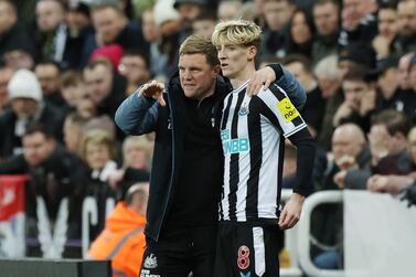 NEWCASTLE UPON TYNE, ENGLAND - FEBRUARY 04: Eddie Howe, Manager of Newcastle United, interacts with Anthony Gordon of Newcastle United during the Premier League match between Newcastle United and West Ham United at St. James Park on February 04, 2023 in Newcastle upon Tyne, England. (Photo by Ian MacNicol / Getty Images)