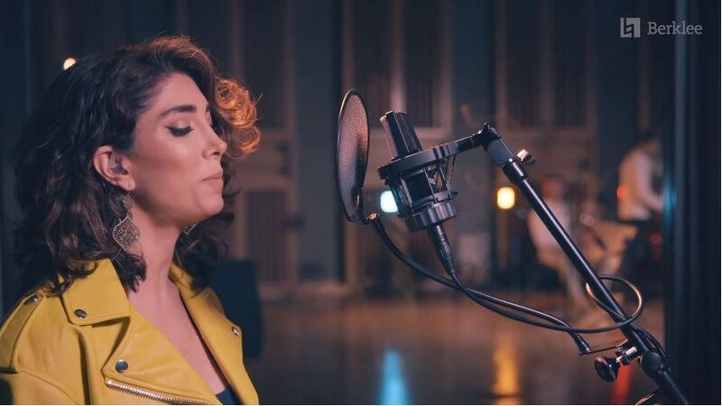 Syrian singer Nano Raies performs a cover of The Beatles' Drive My Car. 