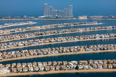 The Atlantis Royal Residences and resort beyond residential villas on the waterfront of the Palm Jumeirah in Dubai. Bloomberg