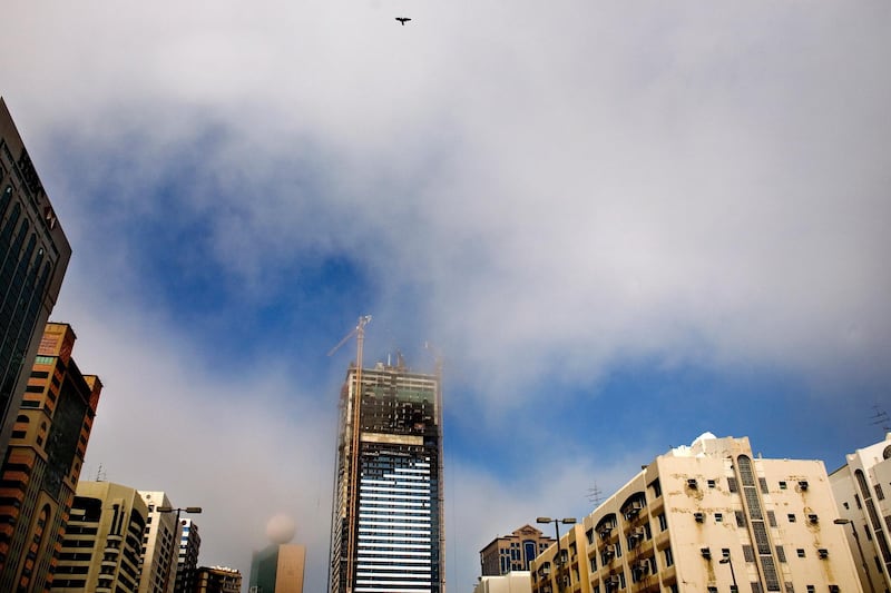 December 31, 2008 / Abu Dhabi / Morning fog burns off during the early afternoon atmosphere near Electra Street in Abu Dhabi, Wednesday, December 31, 2008. (Rich-Joseph Facun / The National) *** Local Caption ***  rjf-1231-fog001.jpgna01 jan fog.jpg