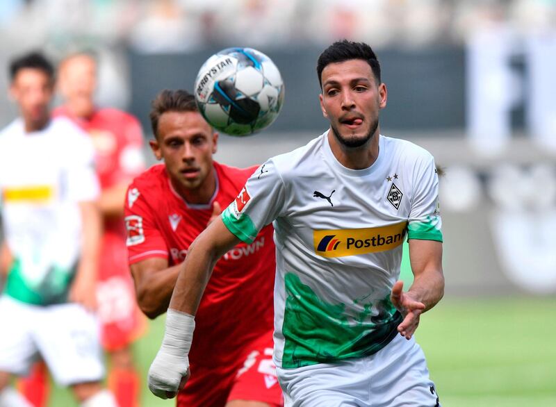 Moenchengladbach's Algerian defender Ramy Bensebaini (R) and Union Berlin's Danish forward Marcus Ingvartsen vie for the ball during the German first division Bundesliga football match Borussia Moenchengladbach v Union Berlin in Moenchengladbach, western Germany, on 31 May, 2020. RESTRICTIONS: DFL REGULATIONS PROHIBIT ANY USE OF PHOTOGRAPHS AS IMAGE SEQUENCES AND/OR QUASI-VIDEO 
 / AFP / POOL / Martin Meissner / RESTRICTIONS: DFL REGULATIONS PROHIBIT ANY USE OF PHOTOGRAPHS AS IMAGE SEQUENCES AND/OR QUASI-VIDEO 
