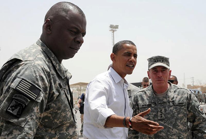 A handout picture from the Multi National Force-Iraq shows US Democratic presidential candidate Barack Obama (C) talking with US General David Petraeus (R) and Lt. Gen. Lloyd Austin upon the former's arrival at Baghdad International Airport on July 21, 2008. Obama welcomed today the security gains achieved by Baghdad in battling Al-Qaeda and Shiite militias, an Iraqi government statement said. AFP PHOTO/HO/MULTI NATIONAL FORCE-IRAQ  == RESTRICTED TO EDITORIAL USE == (Photo by STAFF SGT LORIE JEWELL / Multi National Force Iraq / AFP)