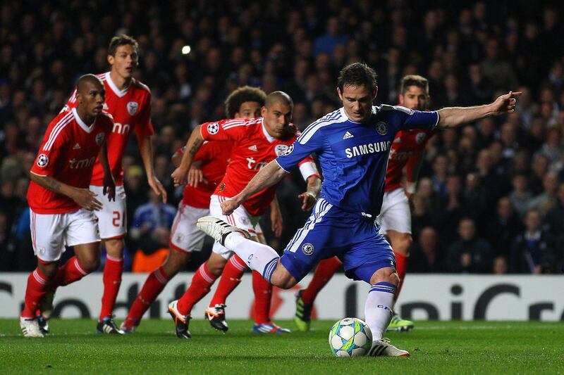 LONDON, ENGLAND - APRIL 04:  Frank Lampard of Chelsea scores their first goal from the penalty spot during the UEFA Champions League Quarter Final second leg match between Chelsea FC and SL Benfica at Stamford Bridge on April 4, 2012 in London, England.  (Photo by Warren Little/Getty Images)