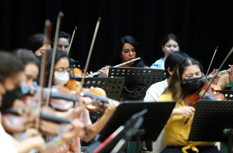 Reemaz Oqbi (C), from Saudi Arabia, on flute.