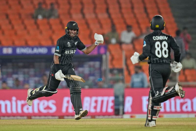 New Zealand's Rachin Ravindra and teammate Devon Conway complete the winning run during the ICC Cricket World Cup opening match between England and New Zealand in Ahmedabad, India, Thursday, Oct.  5, 2023.  (AP Photo / Rafiq Maqbool)
