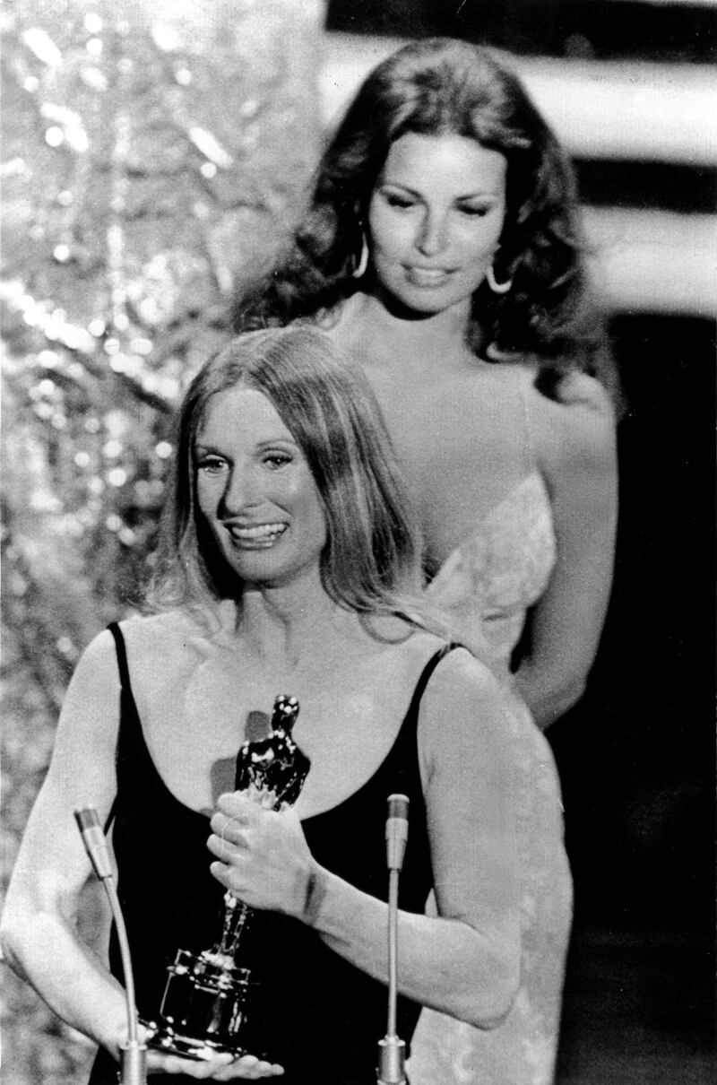 "Academy Awards - 44th Annual" Cloris Leachman, Racquel Welch 1972