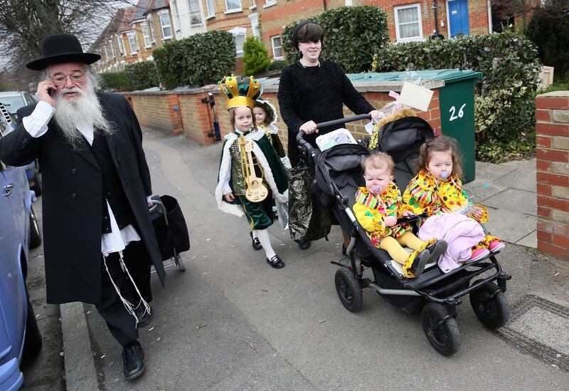A Jewish family dressed in costumes celebrates the festival of Purim in Stamford Hill in north London, Britain March 24, 2016. REUTERS/Neil Hall - D1AESUJSNEAA