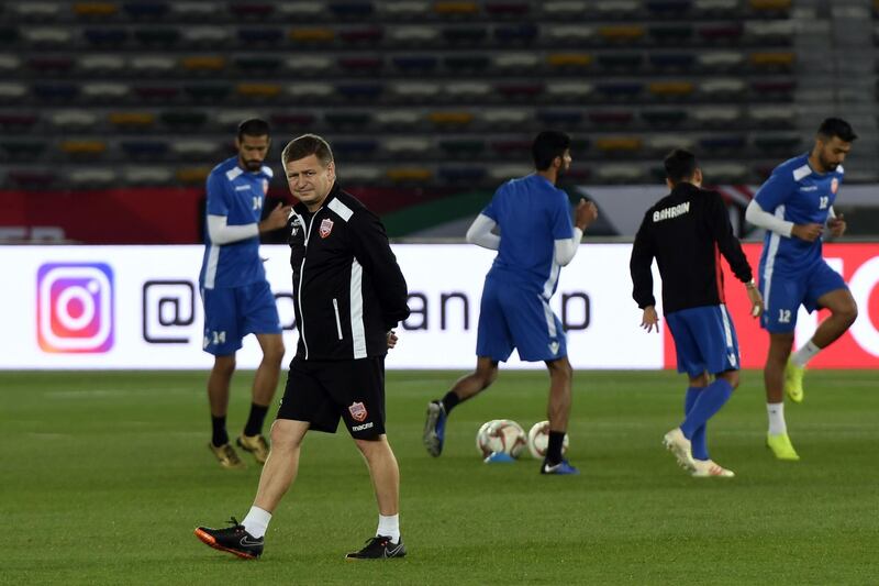 Bahrain's national team's Czech coach Miroslav Soukup attends a training session at Zayed Sports City stadium in Abu Dhabi on January 4, 2019, a day ahead of his team's opening match against the Emirates in the 2019 Asian Cup.   / AFP / Khaled DESOUKI
