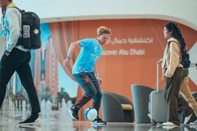 Kevin De Bruyne at the Zayed International Airport. Photo: Tom Flathers / Manchester City FC