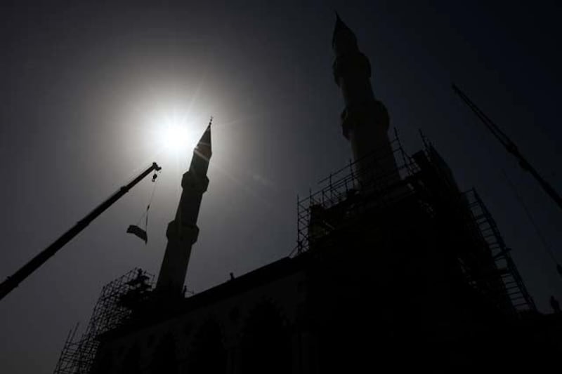 DUBAI, UNITED ARAB EMIRATES Ð April 19,2011: Under construction Farooq Mosque in Al Safa area in Dubai. (Pawan Singh / The National) For News. Story by James