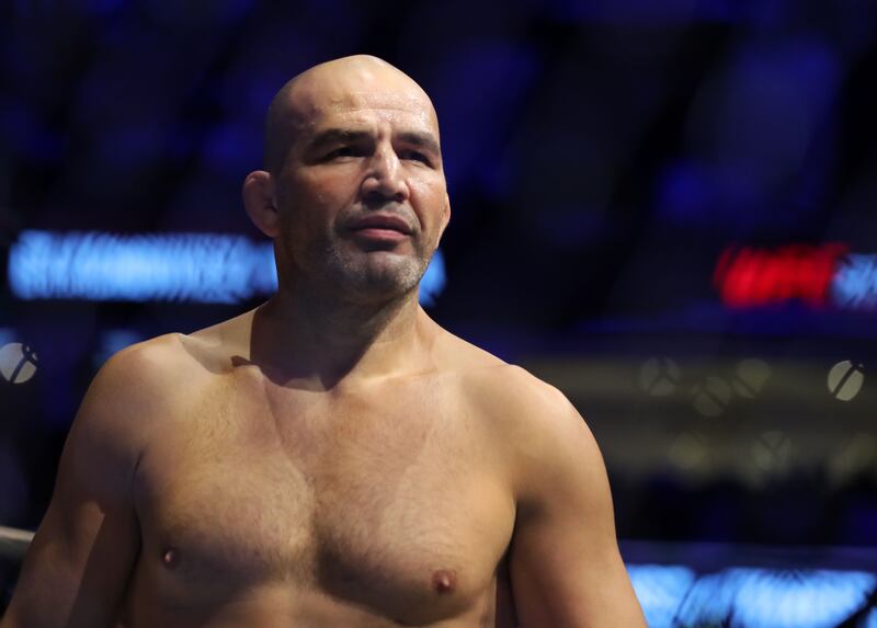 Glover Teixeira stunned Jan Błachowicz in their light heavyweight title match at UFC 267.