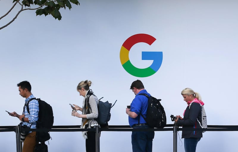 (FILES) In this file photo taken on October 4, 2017, attendees wait in line to enter a Google product launch event at the SFJAZZ Center in San Francisco, California. Google parent Alphabet on February 2, 2021, reported that its quarterly profit rocketed some 50 percent to $15.2 billion at the end of last year as its digital ad business thrived. / AFP / Elijah Nouvelage
