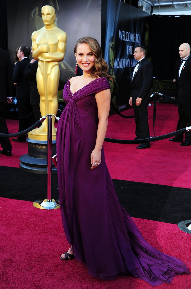 epa02606487 US actress Natalie Portman arrives for the 83rd annual Academy Awards at the Kodak Theatre in Hollywood, California, USA, 27 February 2011. The Oscars are presented for outstanding individual or collective efforts in up to 25 categories in filmmaking.  EPA/ANDREW GOMBERT