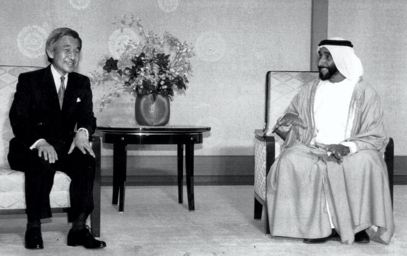 TOKYO, JAPAN - MAY 13: (CHINA OUT, SOUTH KOREA OUT) United Arab Emirates President Zayed Bin Sultan Al Nahyan and Emperor Akihito talk during their meeting at the Imperial Palace on May 13, 1990 in Tokyo, Japan. (Photo by The Asahi Shimbun via Getty Images)