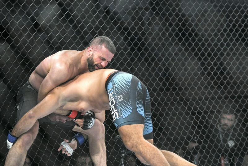 Abu Dhabi, United Arab Emirates - The light heavy-weight round Oli Thompson from Great Britain vs. Tarek Suleiman from Syria at the UAE Warriors MMA event at the Mubadala Arena, Zayed Sports City. Khushnum Bhandari for The National
