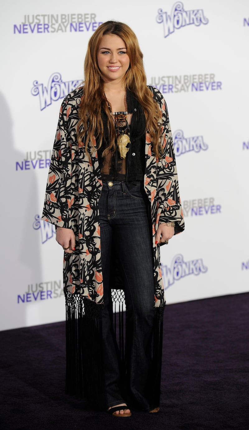 epa02571209 US singer Miley Cyrus arrives for the premiere of the movie 'Justin Bieber: Never Say Never' in downtown Los Angeles, California, USA, 08 February 2011.  EPA/MIKE NELSON