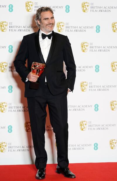 epa08189150 Joaquin Phoenix, winner of Leading Actor for the film 'Joker' poses in the press room during the 73rd annual British Academy Film Award at the Royal Albert Hall in London, Britain, 02 February 2020. The ceremony is hosted by the British Academy of Film and Television Arts (BAFTA).  EPA/WILL OLIVER *** Local Caption *** 54975578