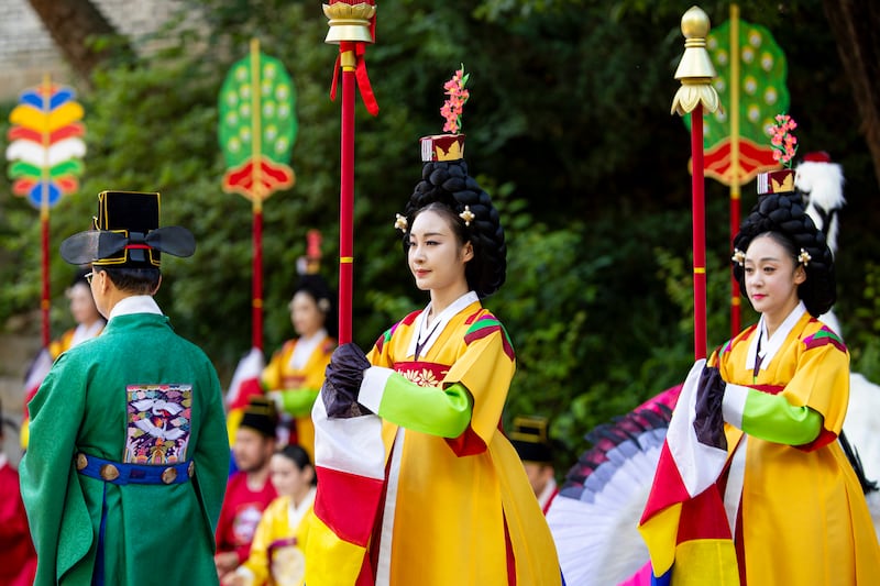 Performers participate in a reception for Sheikh Mohamed at Changdeokgung Palace and Secret Garden. Ryan Carter / UAE Presidential Court 
