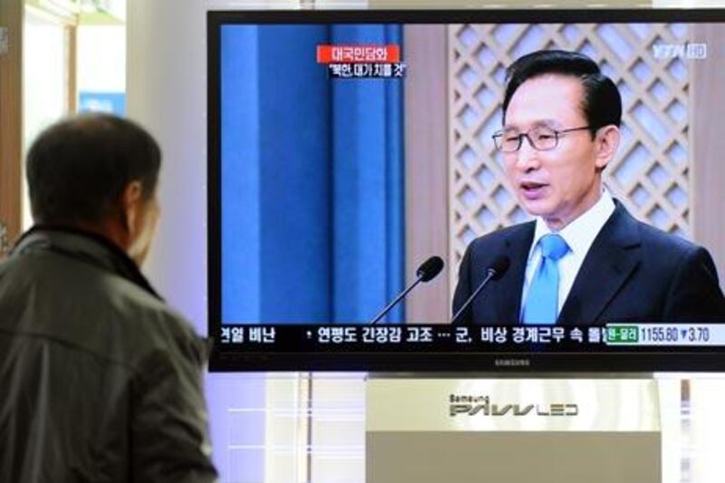A South Korean man watches a live televised speech to the nation by South Korean President Lee Myung-Bak, at Seoul Station in Seoul on November 29, 2010. Lee vowed to make North Korea "pay the price" for its "inhumane" artillery attack on a frontline island that killed four people and sparked global outrage.  AFP PHOTO / PARK JI-HWAN