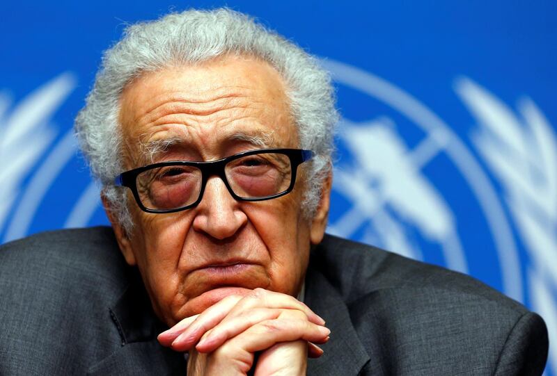 FILE PHOTO: U.N.-Arab League envoy for Syria Lakhdar Brahimi pauses during a news conference at the United Nations European headquarters in Geneva January 27, 2014. REUTERS/Denis Balibouse/File Photo