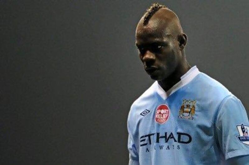 Mario Balotelli says he does not want to change from the Manchester City shirt.