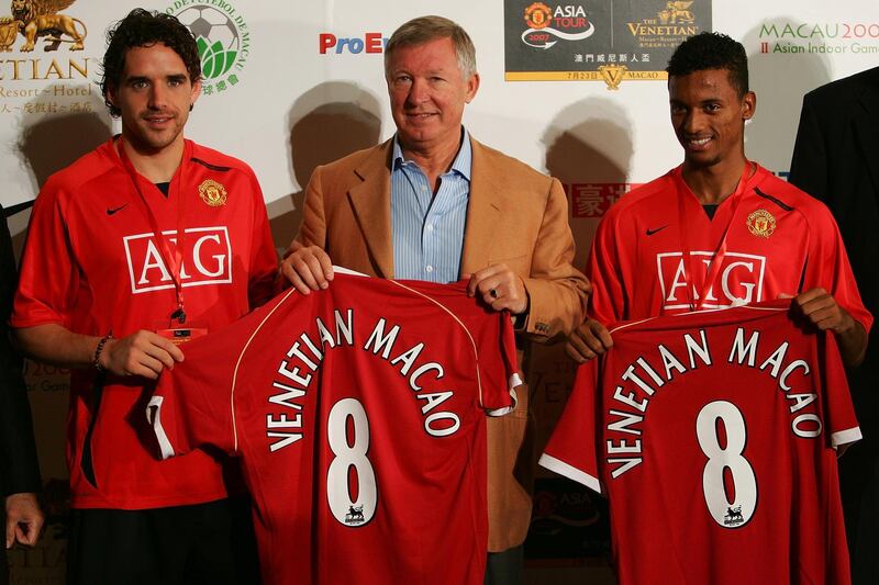 MACAU, CHINA - JULY 21:  (L-R)Owen Hargreaves of Manchester United, Sir Alex Ferguson and Nani attend a news conference on July 21, 2007 in Macau, China. Manchester United and Chinese Super League team Shenzhen Xiangxue Eisiti Football Club will hold a friendly match on July 23.  (Photo by MN Chan/Getty Images)