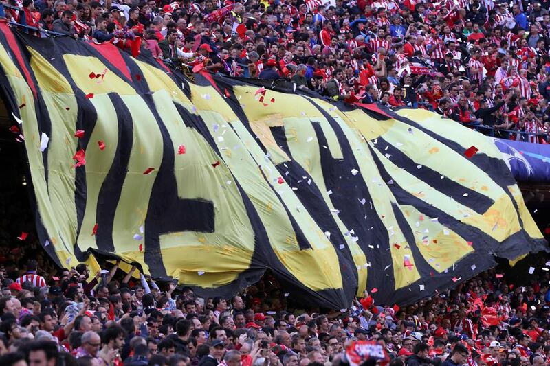 Atletico fans cheer their team. Cesar Manso / AFP
