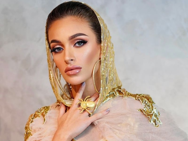 Evlin Khalifa in elegant Middle Eastern-style fashion. Photo: Miss Universe Bahrain