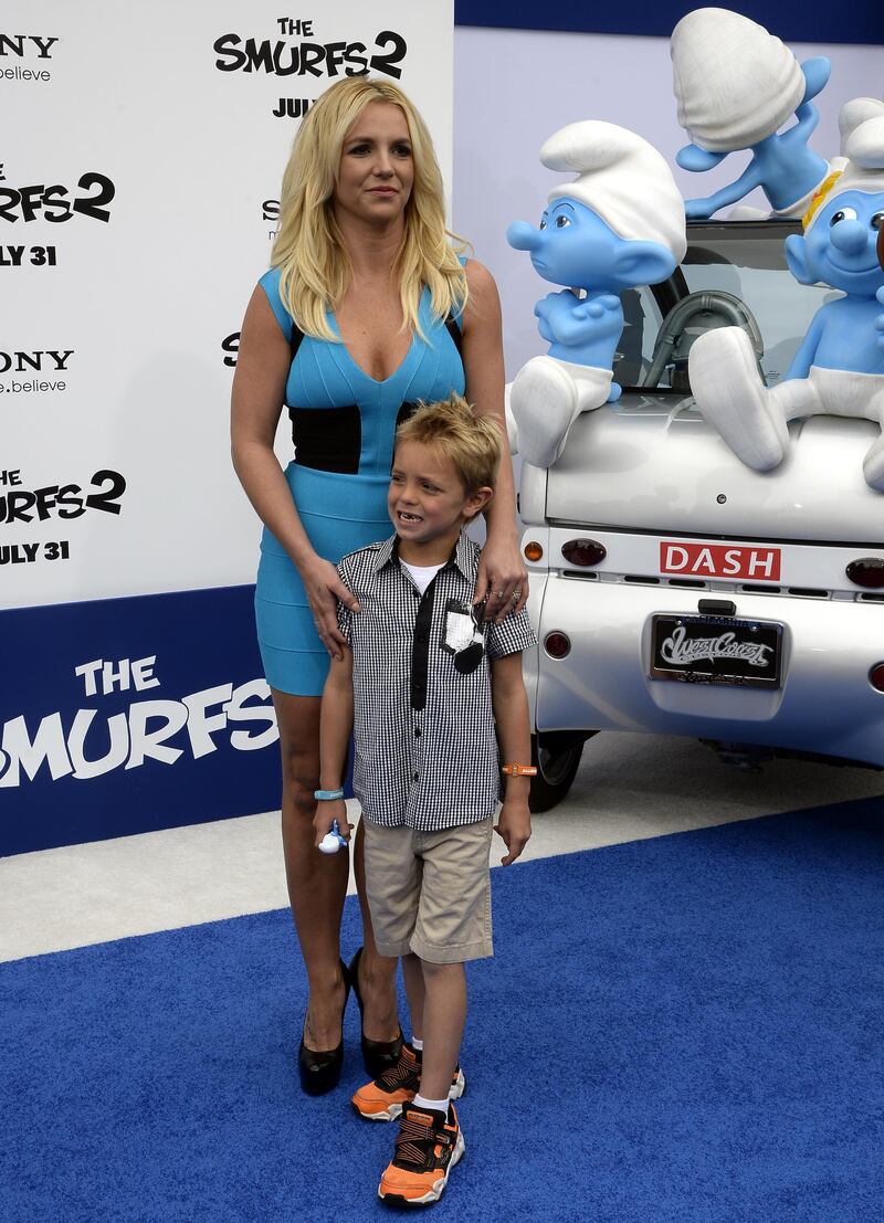 epa03805766 US singer Britney Spears (L) poses with her son Sean Federline (R) as they walks the blue carpet for the premiere of Smurfs 2 in Westwood, California, USA, 28 July 2013.  EPA/MICHAEL NELSON