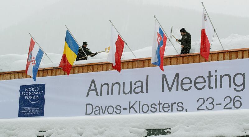 Workers shovel snow from the roof of the congress centre, the venue of the upcoming World Economic Forum (WEF) in the Swiss mountain resort of Davos, Switzerland, January 18, 2018  REUTERS/Arnd Wiegmann ,