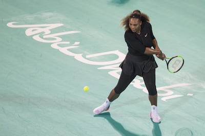 Serena Williams of the US returns the ball to Jelena Ostapenko of Latvia during the Mubadala World Tennis Championship 2017 match in Abu Dhabi, on December 30, 2017.  / AFP PHOTO / NEZAR BALOUT