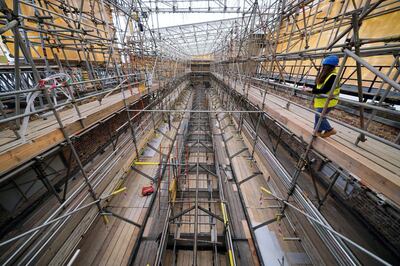 2G4XTMN Building work takes place on the roof of the Picture Gallery at Buckingham Palace in London, part of the 10-year refurbishment programme for the royal residence. Picture date: Monday June 21, 2021.