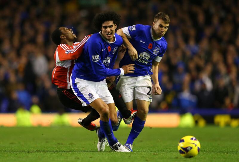 LIVERPOOL, ENGLAND - NOVEMBER 10:  Marouane Fellaini and Seamus Coleman of Everton tackle Danny Rose of Sunderland during the Barclays Premier League match between Everton and Sunderland at Goodison Park on November 10, 2012 in Liverpool, England.  (Photo by Alex Livesey/Getty Images) *** Local Caption ***  155981247.jpg