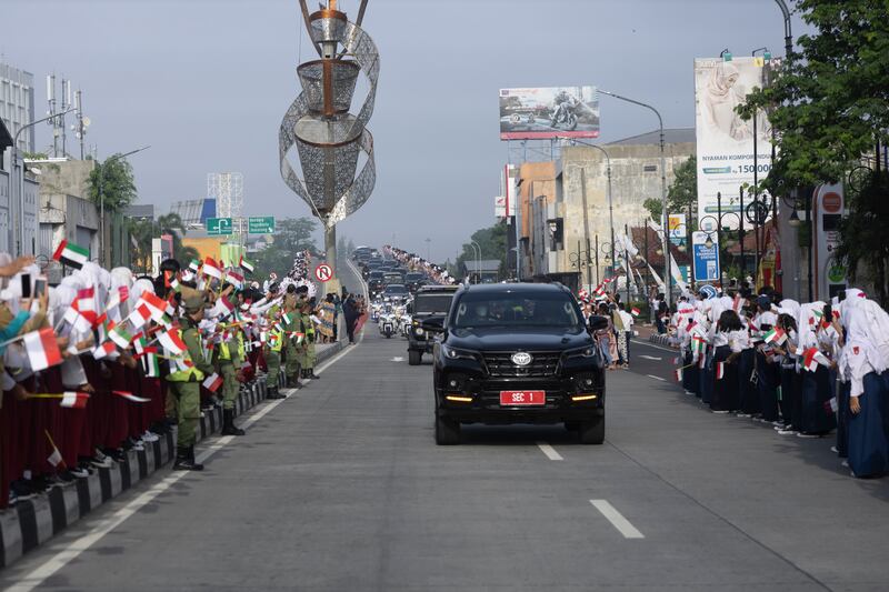 A motorcade takes Sheikh Mohamed and Mr Widodo from the airport.