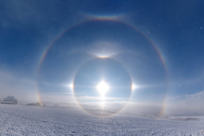 Kevin Förster spotted this exceptional halo phenomenon at the Boží Dar border checkpoint between Germany and the Czech Republic.