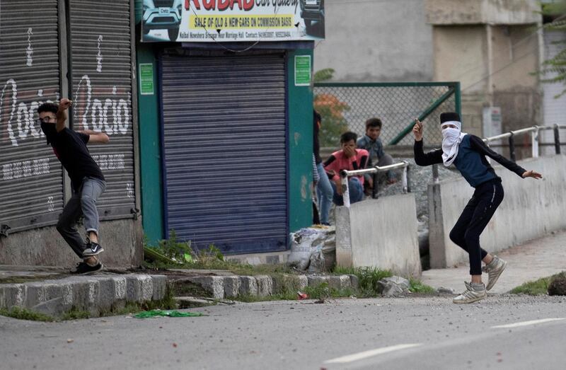 Kashmiri residents throw stones towards Indian security forces during restrictions after the scrapping of the special constitutional status for Kashmir by the government, in Srinagar, August 10, 2019. REUTERS/Danish Siddiqui