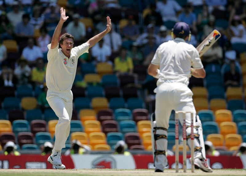 Australia's Glenn McGrath (L) appeals successfully for the wicket of England's Kevin Pietersen (R) LBW for 16 runs during the first Ashes cricket test match at the Gabba stadium in Brisbane November 25, 2006.   MOBILES OUT  EDITORIAL USE ONLY   REUTERS/Tim Wimborne (AUSTRALIA) - RTR1JOF7