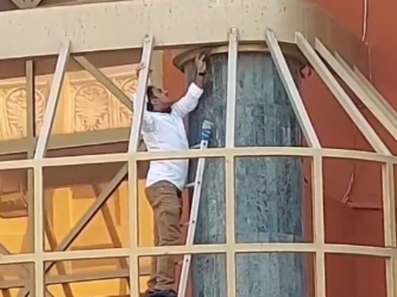 A man rescued a bird outside a mall in Dubai. Photo: worldwithmaria / Instagram