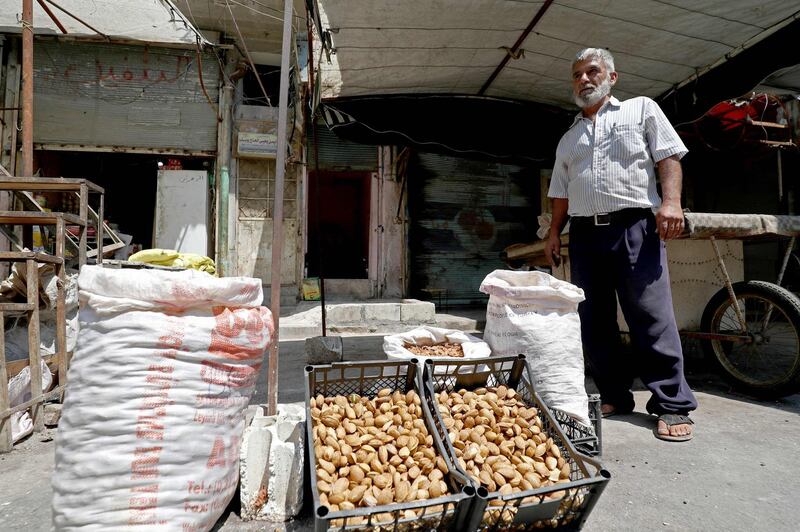 A Syrian street vendor waits for customers in the town of Ariha, in the south of Syria's Idlib province, on August 2, 2019. Air strikes stopped in Syria's Idlib on August 2 after the government announced it had agreed a truce following weeks of deadly bombardment of the rebel-held region, monitors said. / AFP / Omar HAJ KADOUR
