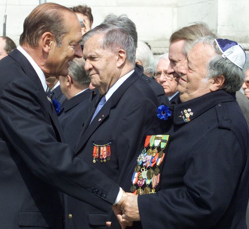 French President Jacques Chirac greets veterans in Paris in May 2001, when hundreds of thousands of troops were still alive. AFP