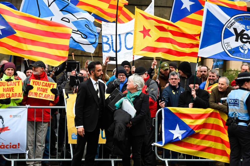 Former Catalan education minister Clara Ponsati and her solicitor Aamer Anwar stand in front of supporters with placards and Catalan flags after making a statement outside Edinburgh Sheriff Court in Edinburgh. Andy Buchanan / AFP