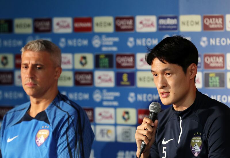Player Park Yong-woo answers questions.