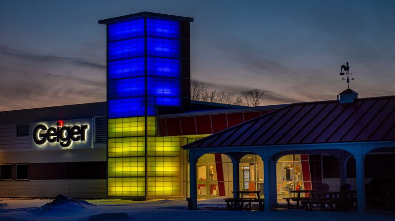 A store in Lewiston, Maine, programmed its 11-metre light tower to dance through a series of blinking yellow and blue lights that eventually come together to form the colors of the flag of Ukraine. AP