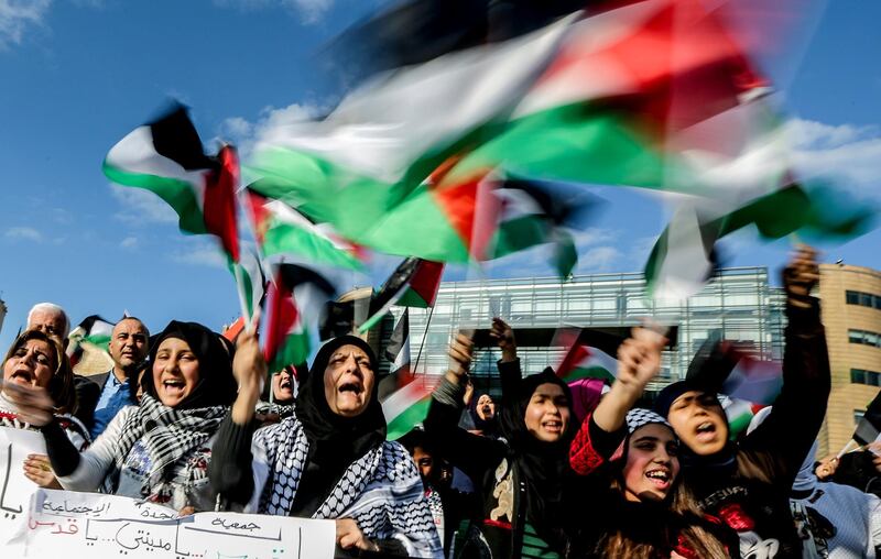 epa06391546 Palestinian and Lebanese protesters carry placards, wave Palestinian flags and shout slogans during a protest against Trump's decision to recognize Jerusalem as the Capital of Israel, in front of the United Nations Economic and Social Commission for Western Asia building (ESCWA) in downtown Beirut, Lebanon, 15 December 2017.  EPA/NABIL MOUNZER