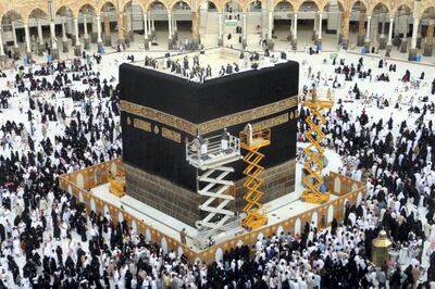 The Kaaba's kiswah is replaced. Saudi Press Agency