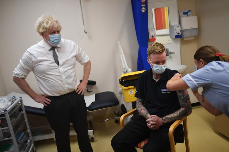 The UK government is considering more restrictions on travellers who have not had a booster shot. Prime Minister Boris Johnson encouraged everyone who is eligible for a booster to apply. Photo: PA