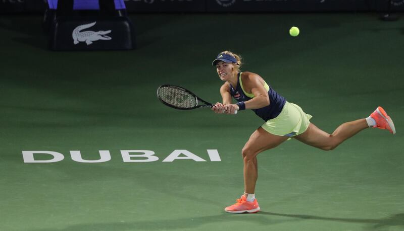 Angelique Kerber of Germany returns the ball during her WTA Dubai Duty Free Tennis Championship match against Czech Barbora Strycova on the second day of the tournament in the Gulf emirate on February 20, 2018. / AFP PHOTO / KARIM SAHIB