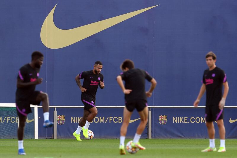 Barcelona forward Memphis Depay training with teammates. AFP