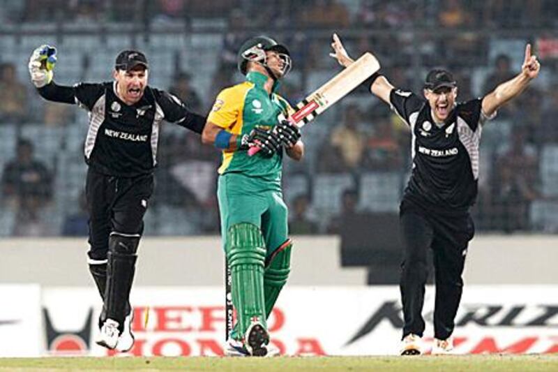Brendon McCullum, left, the New Zealand wicketkeeper, reacts after JP Duminy is given out yesterday.